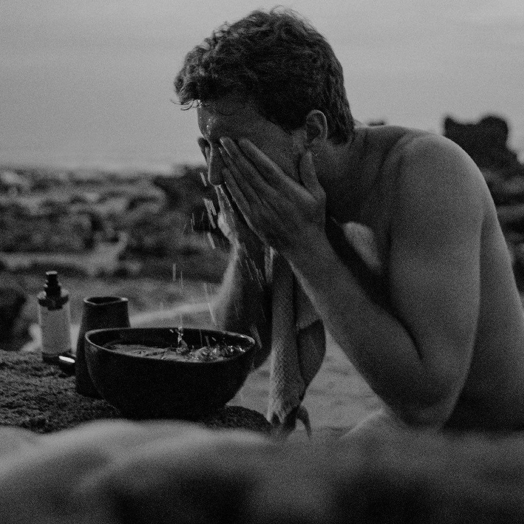 Como la limpieza facial te ayuda a mantener a raya la suciedad provocada por las 500 veces que te tocas la cara al día