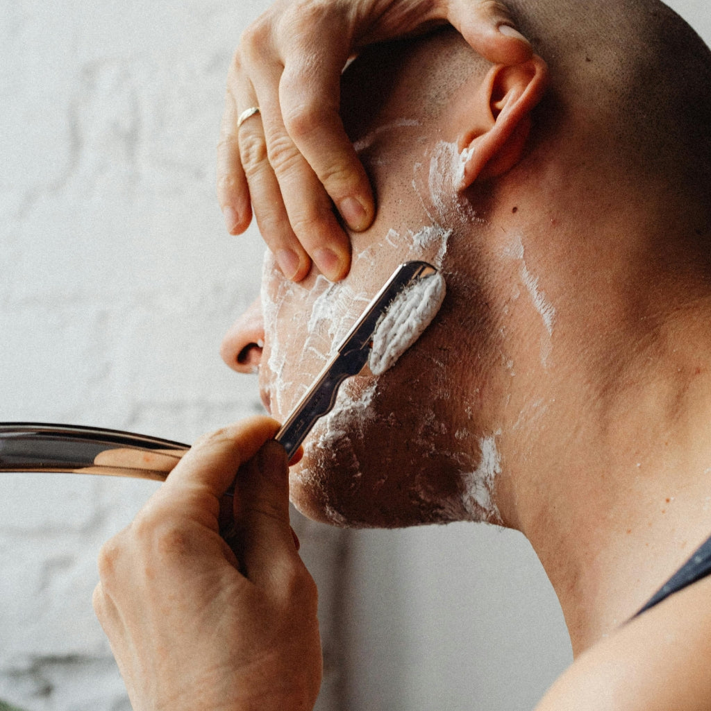 ¿Qué pasa si no utilizo aftershave? Estás son las consecuencias que tiene no cuidar de tu piel después del afeitado