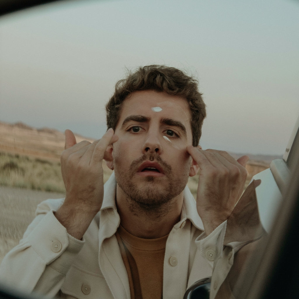 El secreto minimalista de Brad Pitt para verse cada día mejor, y que tú también puedes aplicar para un rostro joven